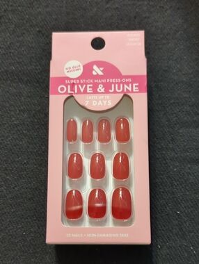 Olive & June Round Short Lollipop Solid Red - Press-On Nails
